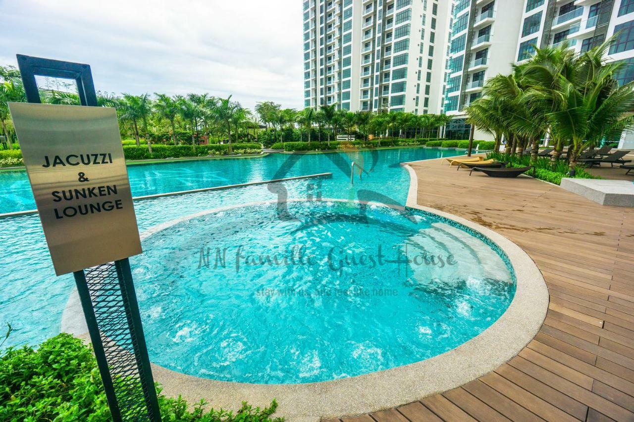 Nn Famille Guest House Pasir Gudang Exterior foto